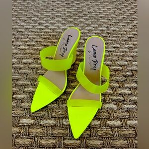 Lemon Drop by Privileged Demille NIB Neon Yellow Point-Toe Wedge Heels, Size 8.5